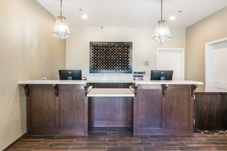 Hotel Siri Downtown Paso Robles - Front Desk