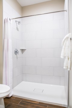 Hotel Siri Downtown Paso Robles - Guest Bathroom