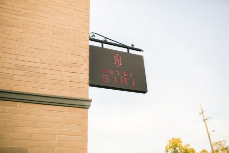 Hotel Siri Downtown Paso Robles - Hotel Sign